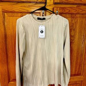 NWT Zesica shirt size small in off white or cream with texture